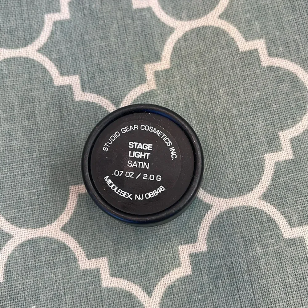 Studio Gear “Satin Light” Eyeshadow